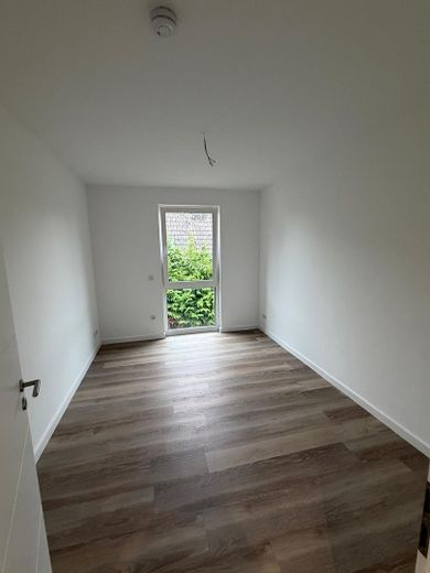 2026’da ilk kez oturuma hazır: Magdeburg’un güneyinde ikiz evin yarısı – bahçe, şömine, ısı pompası, 150 m², A+ – Kinderzimmer Nr. 2