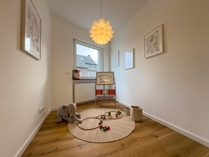 Kinderzimmer-/ Büro