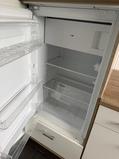 شقة مجددة بغرفتين مع مطبخ مجهز وشرفة كبيرة وموقف سيارات في ريبنشتيدت – الصورة 20