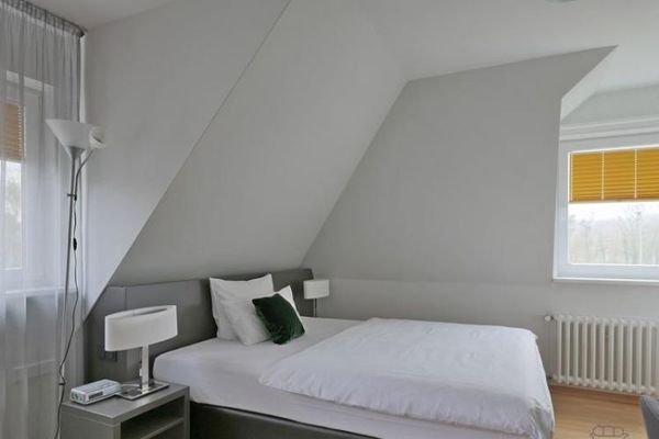 (EF0423_M) Kassel-Stadt: Bad Wilhelmshöhe, möbliertes Apartment mit großer Fensterfront, WLAN inklusive