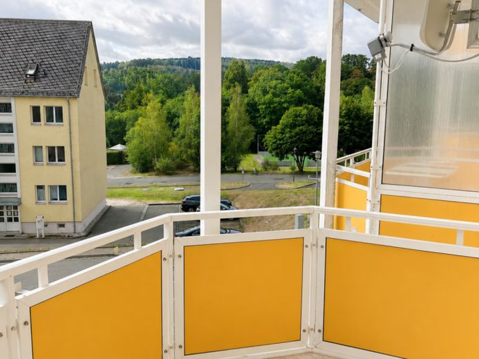 Aufwendig renovierte 3-Raum-Wohnung in Hirschberg/Saale – Foto 1