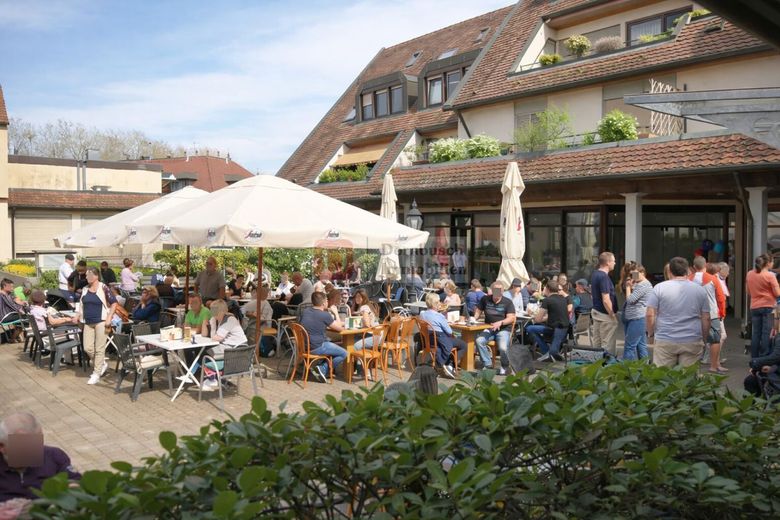 Top!! Eiscafé Dolomiti zu verpachten - ohne Abstand – Eiscafé Dolomiti Außenbereich