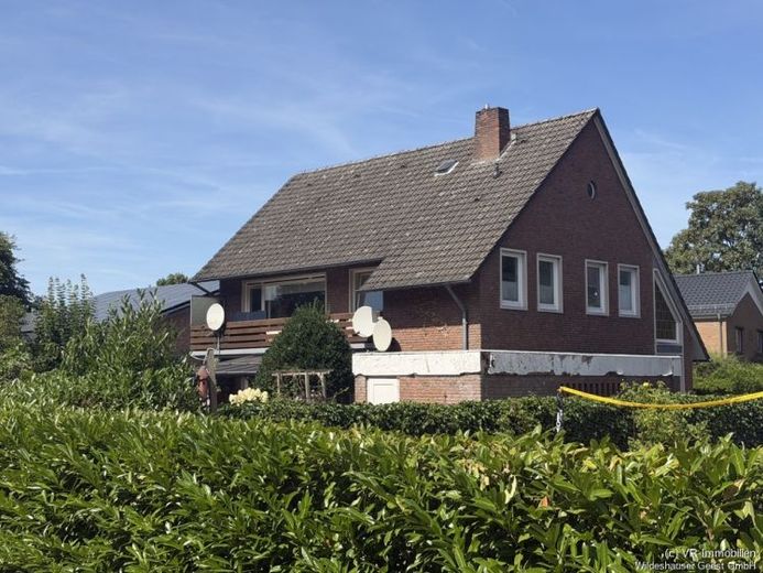 3 ZKB-Dachgeschosswohnung im Altbau mit Balkon und Kellerraum – फोटो 1