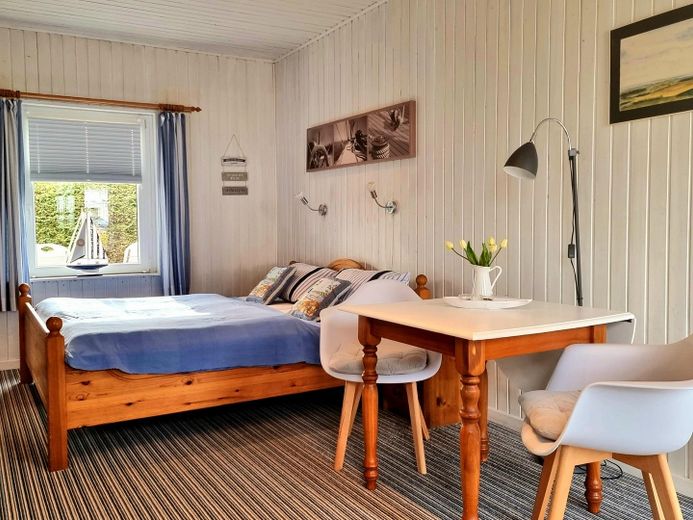 [SENZA PROVVIGIONE]   Architettura studiata sull'acqua: La casa delle possibilità a Lietzow (Rügen) – Eßtisch Appartement