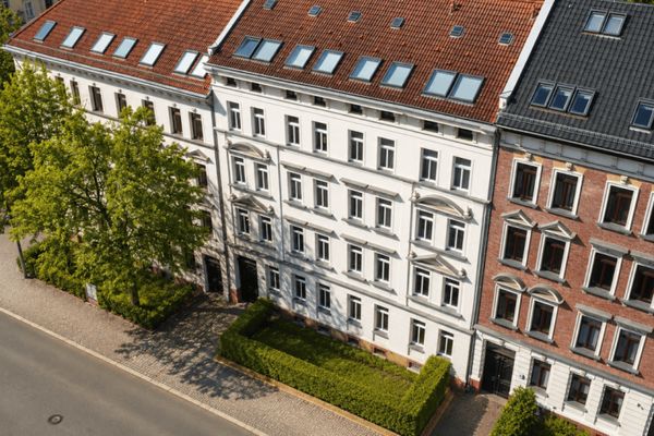 SOLIDNIE WYNAJĘTE W GOHLIS | 3-pokojowe mieszkanie z balkonem w zabytkowym budynku