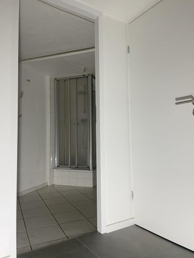 Bad im Keller mit Dusche