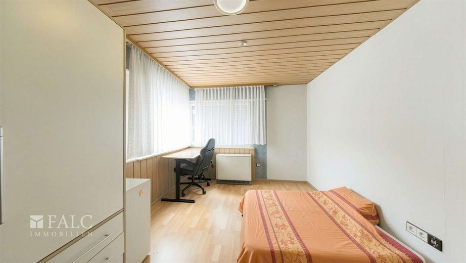 Zweifamilienhaus mit Sanierungspotential in Östringen – Zimmer