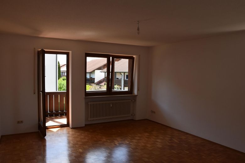 3 1/2 Zimmer Wohnung in zentraler Lage von Simbach am Inn mit neuem Badezimmer – Wohnzimmer