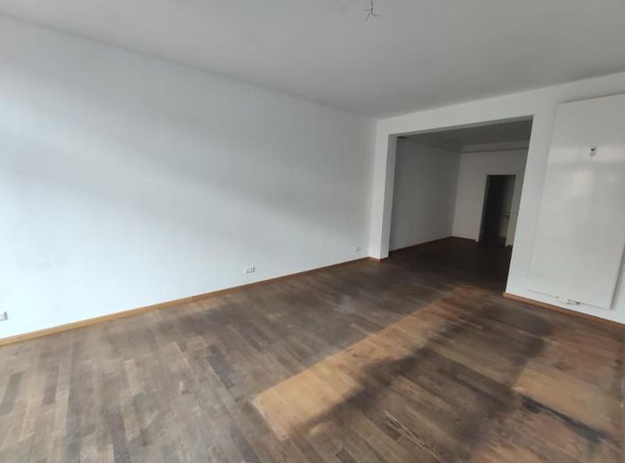 Laden- oder Bürofläche (zentral gelegen) – Warten / Empfang + Bar Bild 3