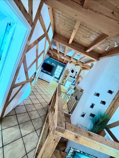 Balkonlu tarihi şehir evinde 5 odalı dubleks daire, 120 m² – Bad Bergzabern – Flur