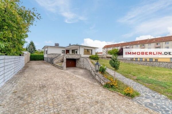 IMMOBERLIN.DE - Urokliwy bungalow ze słonecznym ogrodem i garażem w przyjemnej lokalizacji