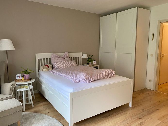 *Schnuckelige Terrassenwohnung in Uni-Nähe als interessante Kapitalanlage und Altersvorsorge !!! – Wohnzimmer rechts