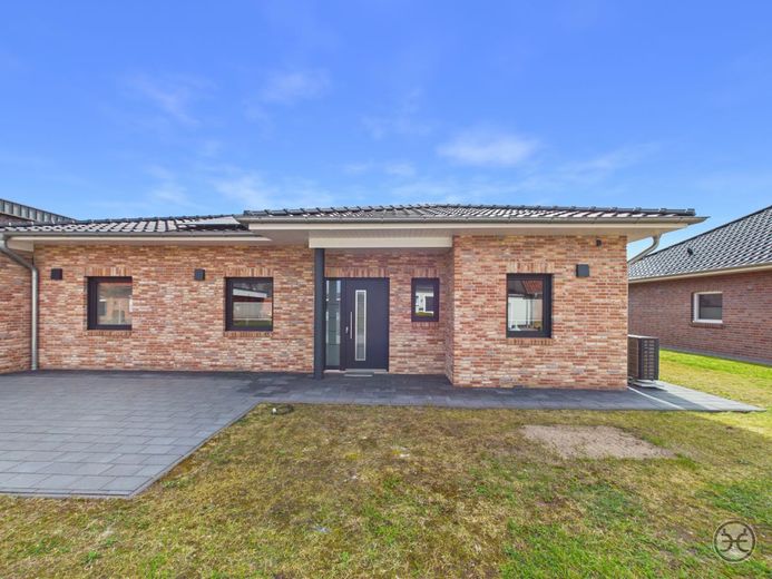 BEST-PREIS // Hochwertiger &amp; Nahezu Neuwertiger KFW-55EE Bungalow in schöner Wohnlage // Barßel – Eden-Ehbrecht-Immobilien_Verkauf_EFH_Barßel_005