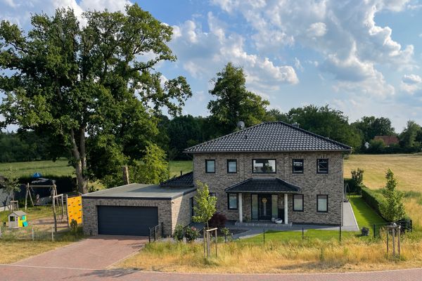 Exclusive detached house with wellness & smart home