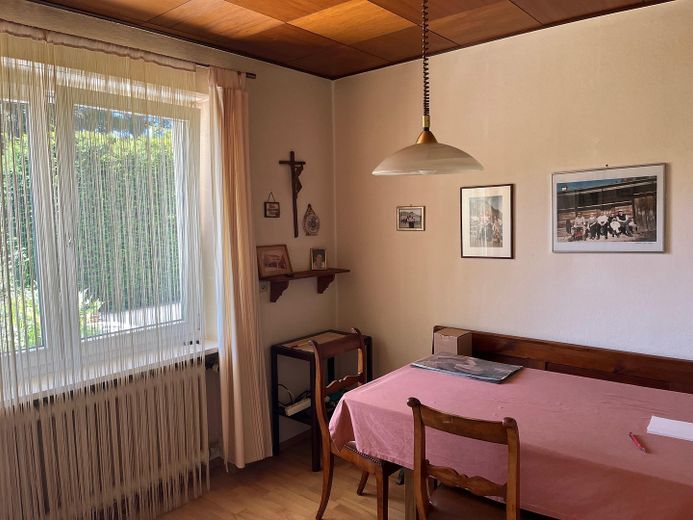 Casa unifamiliare dalla distribuzione perfetta, molto luminosa, con ampio giardino – Esszimmer