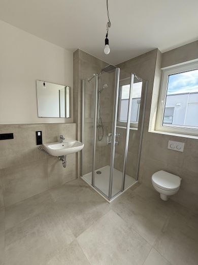Erstbezug: Exklusives Penthouse 1-Zimmer-Apartment in hochwertigem Neubau mit Einbauküche – Bad