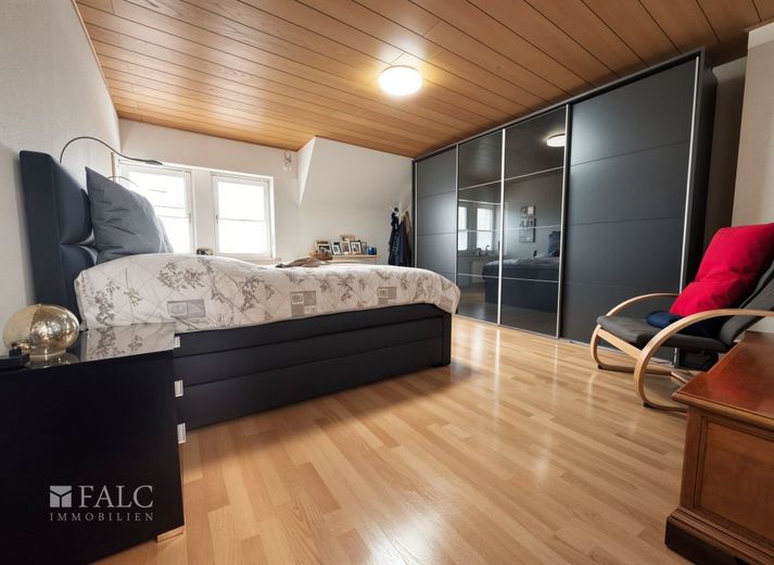 Einfamilienhaus auf 927 m² Grundstück - modernisiert, energieeffizient und familienfreundlich – Schlafzimmer 1 OG