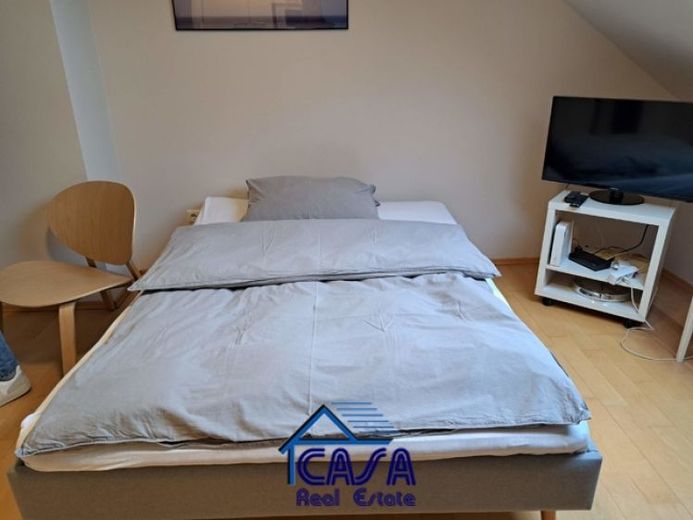A pochi passi dalla Schweizer Strasse: appartamento monolocale arredato con finiture di pregio e angolo cottura – Foto 1