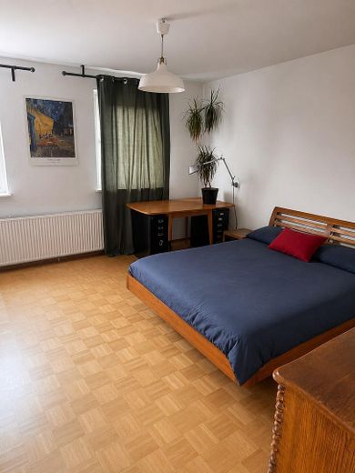 hell & möbliert: 2-Zimmer-Wohnung mit Balkon · 69 m² · befristet – Sleeping Room