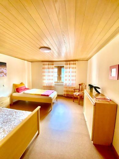 PROVISIONSFREI Großzügiges Einfamilienhaus mit Scheune und Garage in ruhiger Lage von Fladungen / Rhön – Rhoenbiene1