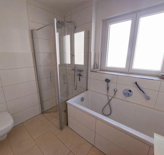 Vollbad - Dusche, Wanne, WC