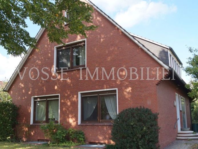 Courtagefrei für Käufer - Solides Einfamilienhaus mit großen Räumen in top Lage – Foto 1