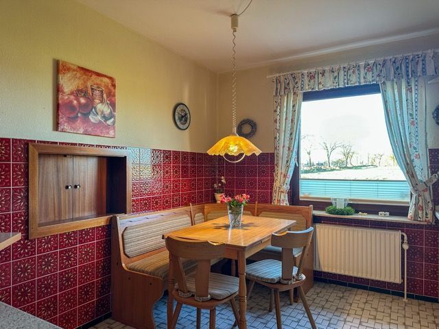 Ihr neues Zuhause: Großzügiges Einfamilienhaus mit Wiesenblick in Tellingstedt – Küche