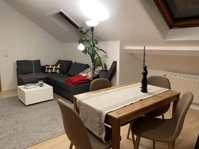 Möblierte 3 Zimmer Maisonette Wohnung in zentraler Lage zu vermieten – Foto 3