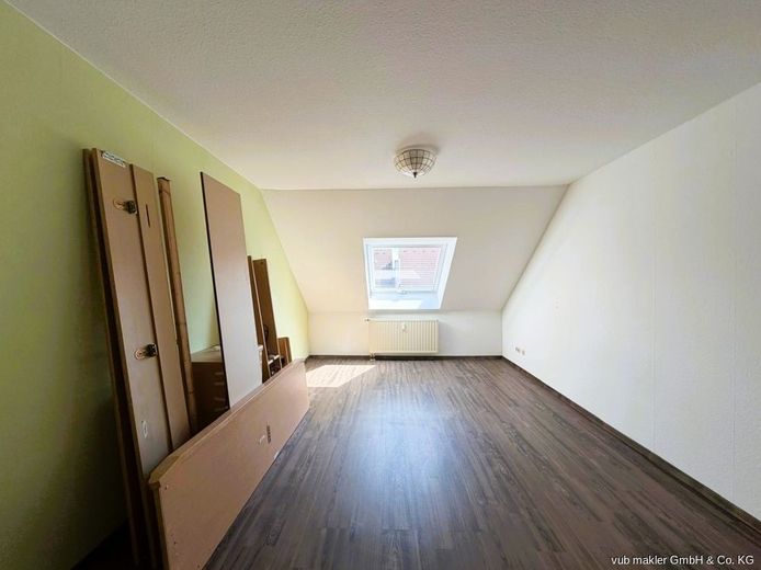 Helle Dachgeschosswohnung in Köditz mit zwei Balkonen und Tiefgaragenstellplatz – VUB0002470-7