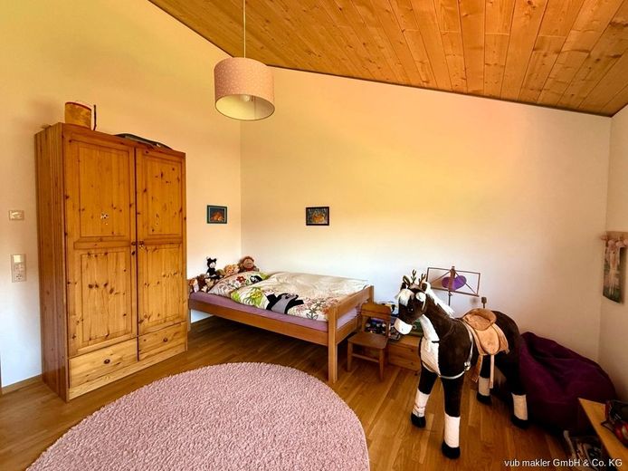 Exklusives, neuwertiges Einfamilienhaus in Hof mit  Südwest-Terrasse, Garagenanlage und Sauna – VUB0002352-13