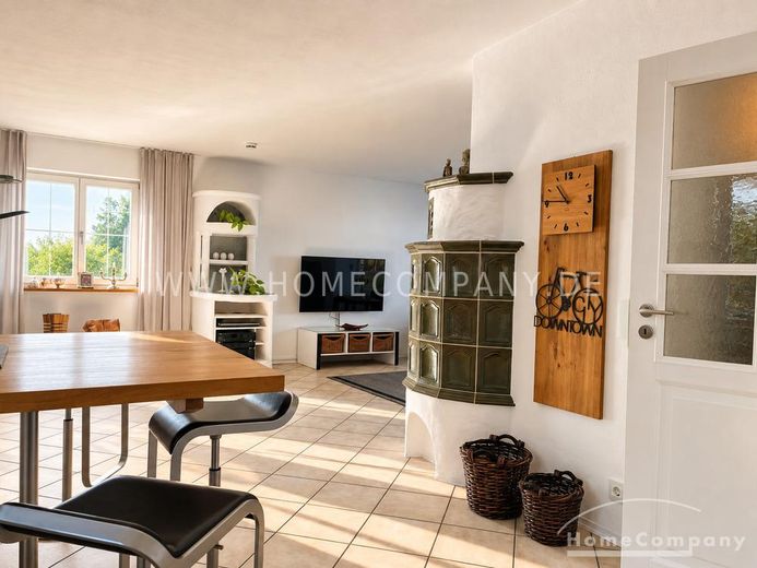 Voll möbliertes 6-Zimmer-Haus mit schönem Garten – 7c67e9f8c86efeec758d79faa696faf77f2302b7.jpg