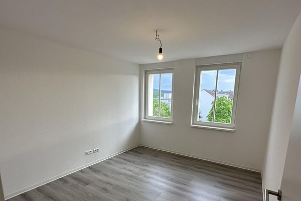 Appartamento ristrutturato integralmente con 8 camere - Vista su Pforzheim