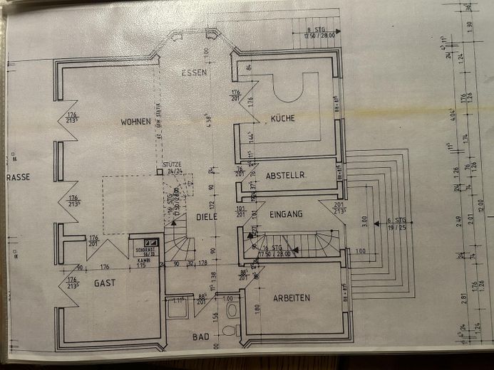 Güneşli güney bahçesi, ticari birimi ve çeşitli kullanım olanaklarıyla temsili villa – Fotoğraf 27