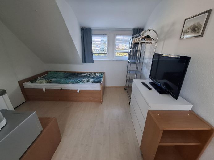 Nur Wochenendfahrer,für 1 Person- 1-Zi.Apartment,ruhig, im trendigen Langenhorn – Bett/TV