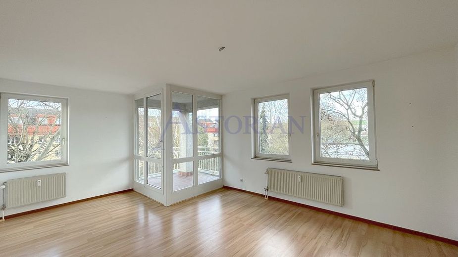 Helle 3-Zimmer-Wohnung mit malerischem Ausblick in Reinickendorf – Zimmer 1