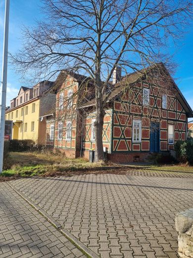 Historyczny dom szachulcowy w Eisenach: 218 m², duży ogród, od zaraz wolny i z bardzo korzystnym dofinansowaniem! – Zdjęcie 1