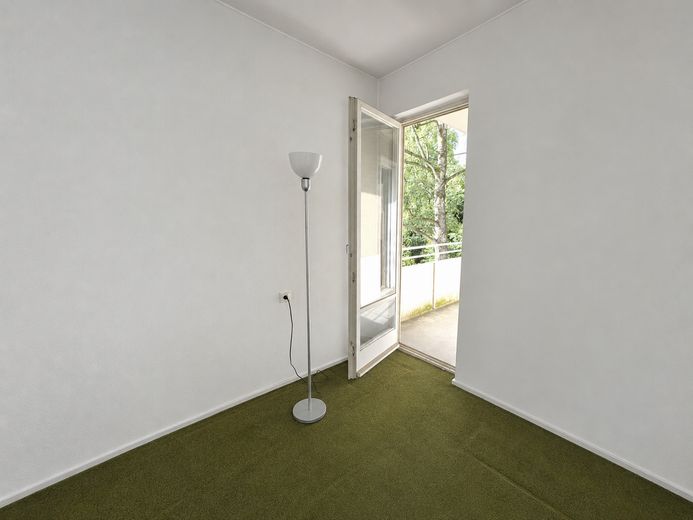 Schlafzimmer mit Balkontür