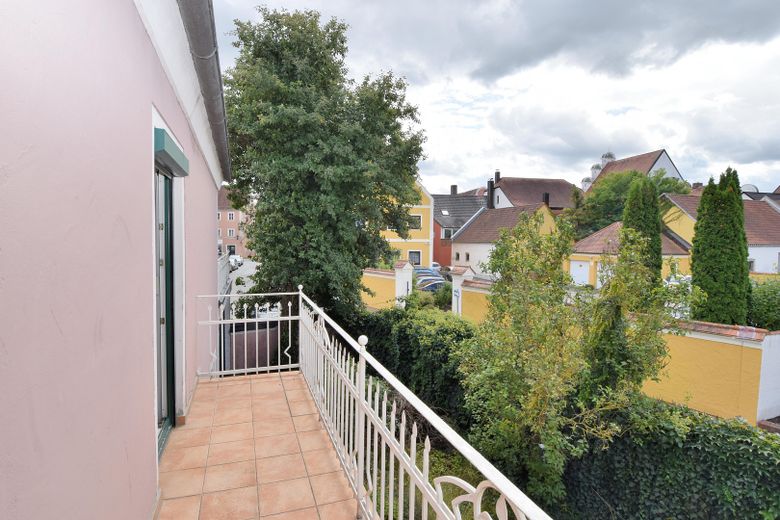 Schönes Stadthaus 140 m2 ohne Maklerprovision in 94333 Geiselhöring (Straubing/Haindling) – Balkon 1. OG