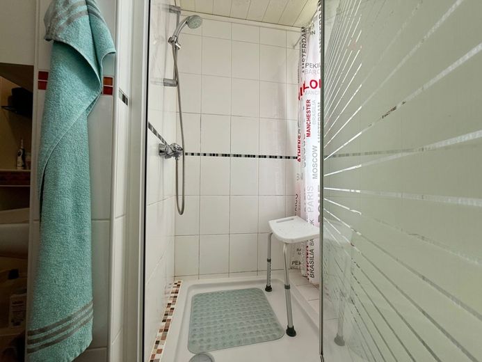 Fröndenberg/Ruhr: Altbau-ETW mit Charme und großen Räumen - Einfach riesig! – Bad / Dusche