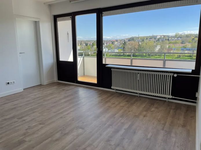 Wohnzimmer mit Südbalkon