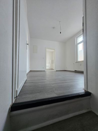Ruhige helle 2-Zimmer-Wohnung im 1. Obergeschoss im Innenhof in Duisburg Alt-Homberg – Eingangszimmer