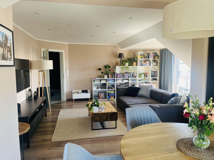 Provisionsfrei: Helle Maisonette mit Erker, Garage & Südbalkon in Salzgitter Fredenberg – Wohnzimmer 2