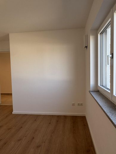 Sonnige 4-Zimmer Wohnung // Garten, EBK und hohen Decken // Neubau in Langenbach – Schlafraum/Wohnraum 2
