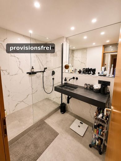 Bez prowizji: 3,5-pokojowe mieszkanie o niskim progu/barierach w Holzgerlingen – Bad mit bodengleicher Dusche