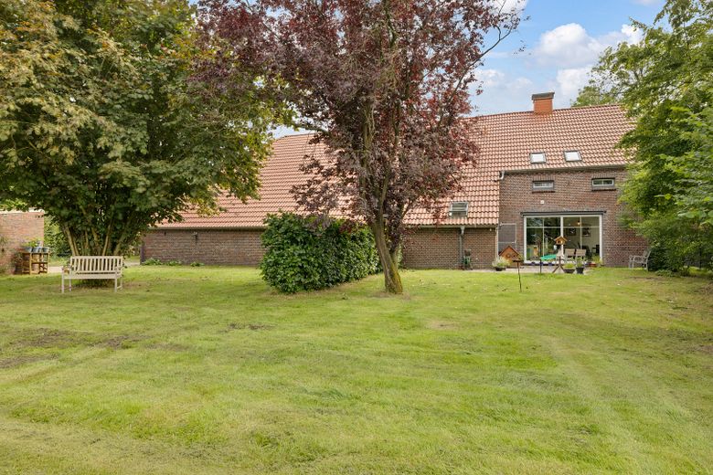 Umfassend sanierter und modernisierter Resthof mit Scheune und Photovoltaik in Ostfriesland – Garten
