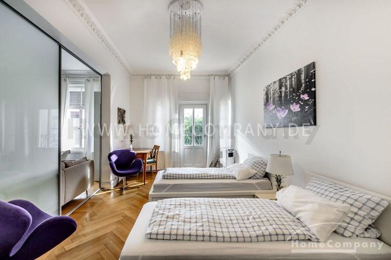 Schöne, hochwertige möblierte 4-Zimmer-Altbauwohnung mit Balkon in Schwabing – 93e1a3aa1e00ee332164b4baa8da96a5224565b5.jpg