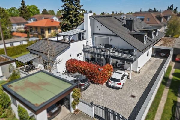 Truderinger Triple: Modernisiertes XL-Wohnhaus mit 3-4 Wohnungen