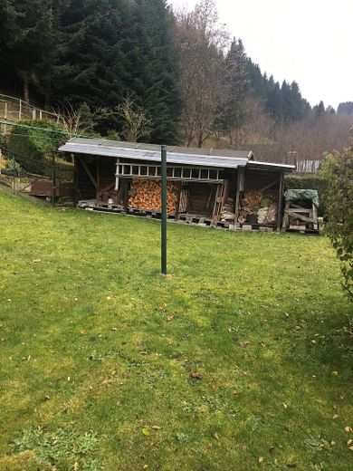 Holzunterstand