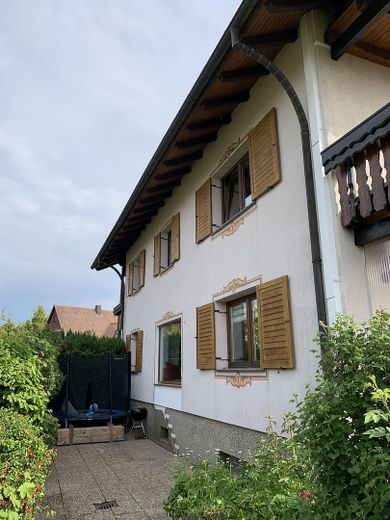 Außenansicht mit Hinterhof