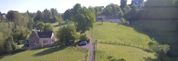 Spacious semi-detached country house for 2 families with outbuildings and pool in a sunny hillside location!